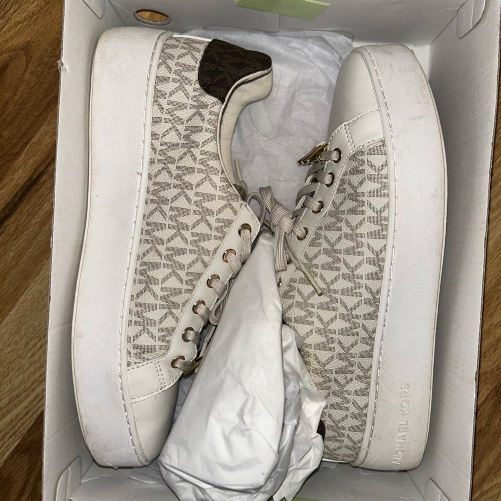 Poppy Lace Up Michael Kors Sneaker